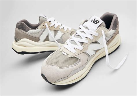new balance 5740 trainers in grey and white